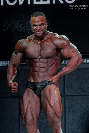 CLASSIC PHYSIQUE